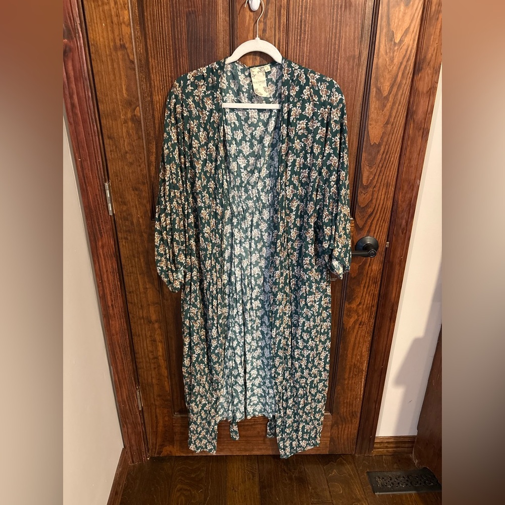 Buckle Blu Pepper kimono, tie front, green floral, size medium, used